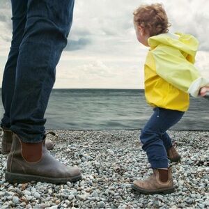 Kids blundstone boots size 10